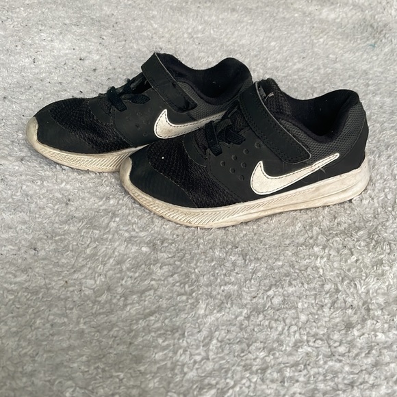 Size 9 Sneakers - Picture 2 of 12